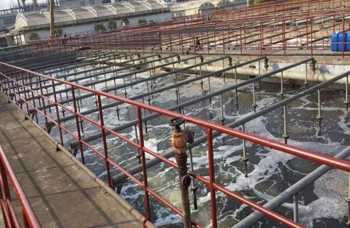 化工廠污水、污泥“臭氣熏天”遭投訴，該如何解決？